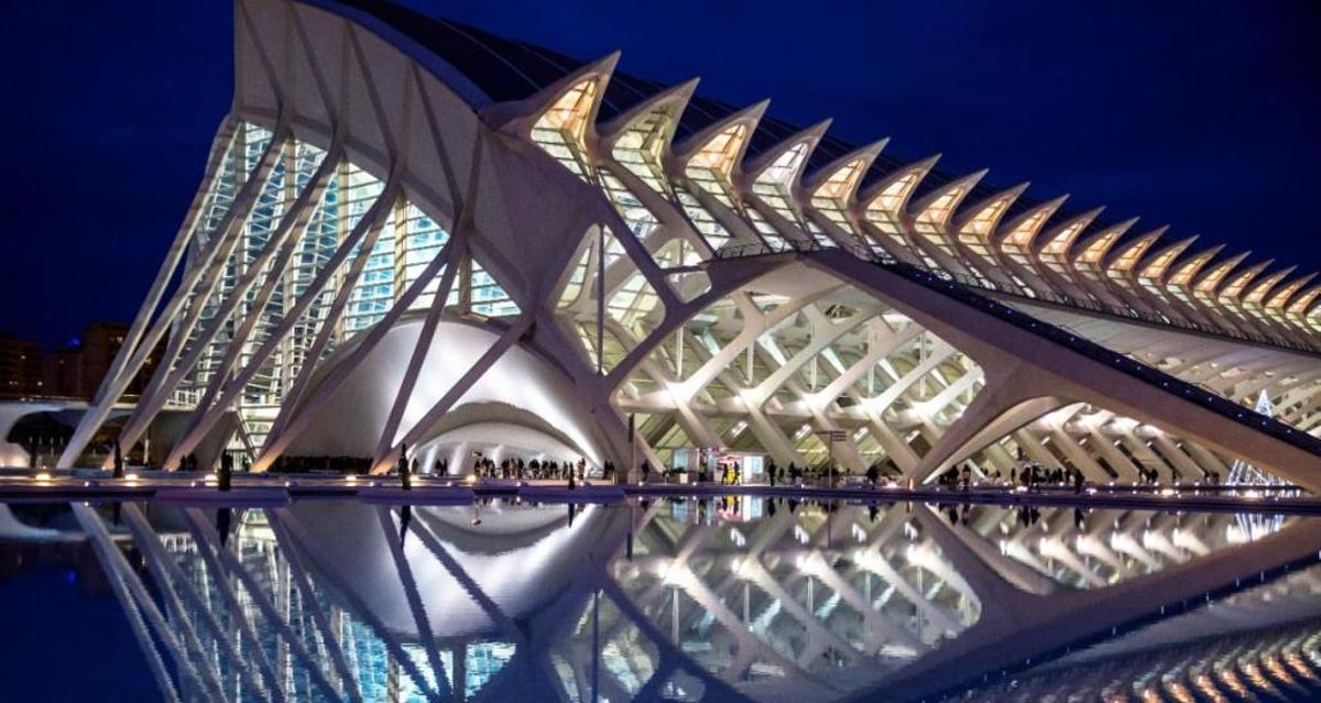 Walencja – Gdzie Futurystyczna Architektura Spotyka Tradycyjną Paellę